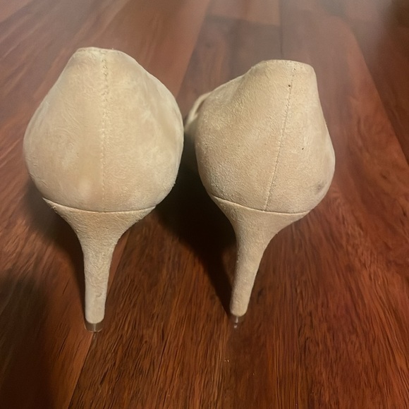 Stuart Weitzman Cream Heels - Picture 4 of 8